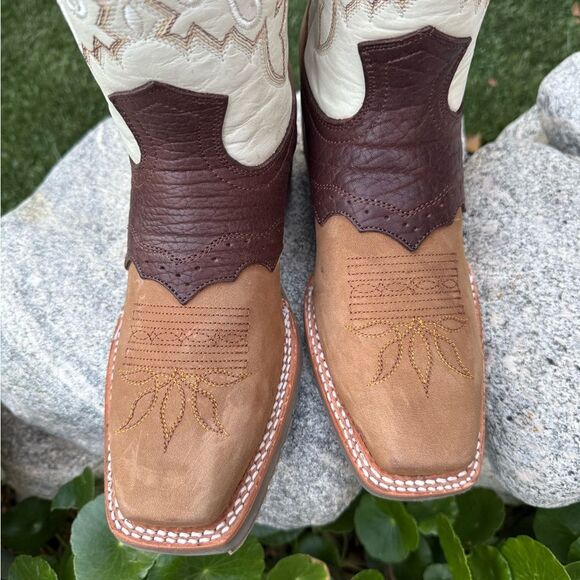 Rancho Semental Western Boots
Brown & Ivory Leather. Men's 8 Woman's 9.5. - Picture 4 of 6